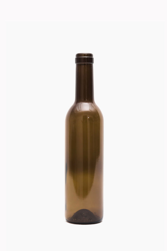 This is 3331 AG, also known as Mia, California Bottles’ flagship 375ml Antique Green Bordeaux (Claret) bottle.