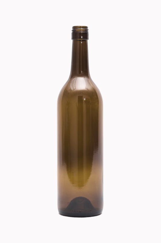 This is 7126 AG, also known as Fernanda, California Bottles’ flagship Screw Cap Antique Green Bordeaux (Claret) bottle.