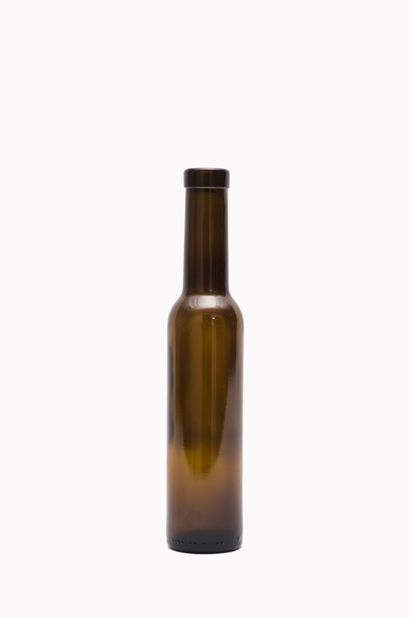 This is Z200 AG, also known as Coco, California Bottles’ flagship 200ml Antique Green Bordeaux (Claret) bottle.