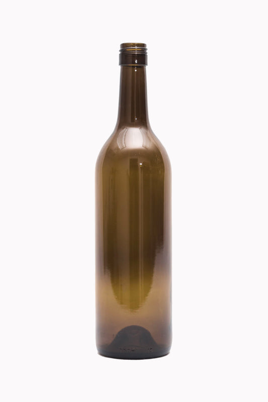 This is 7126 AG, also known as Fernanda, California Bottles’ flagship Screw Cap Antique Green Bordeaux (Claret) bottle. 